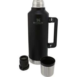 Stanley PMIThe Legendary Classic Thermosfles 2,3 Liter Matte Black -Professionele winkel voor kampeerartikelen 115074 990 03